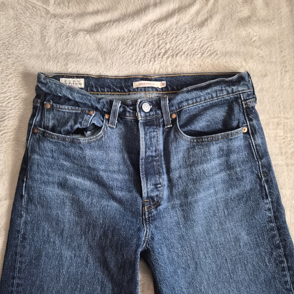 Womens's Levi's Blue Jeans W30 L28 Like New. - Picture 3 of 10